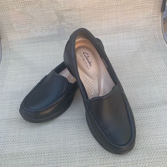 Clarks size 8W Black Loafer Slip On Style Cushiony and Comfy Like New - Picture 1 of 8